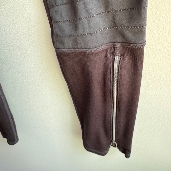 Athleta Black Trail Setter Moto Leggings Black Stretchy Athletic Motion Pants 6 - Picture 3 of 5